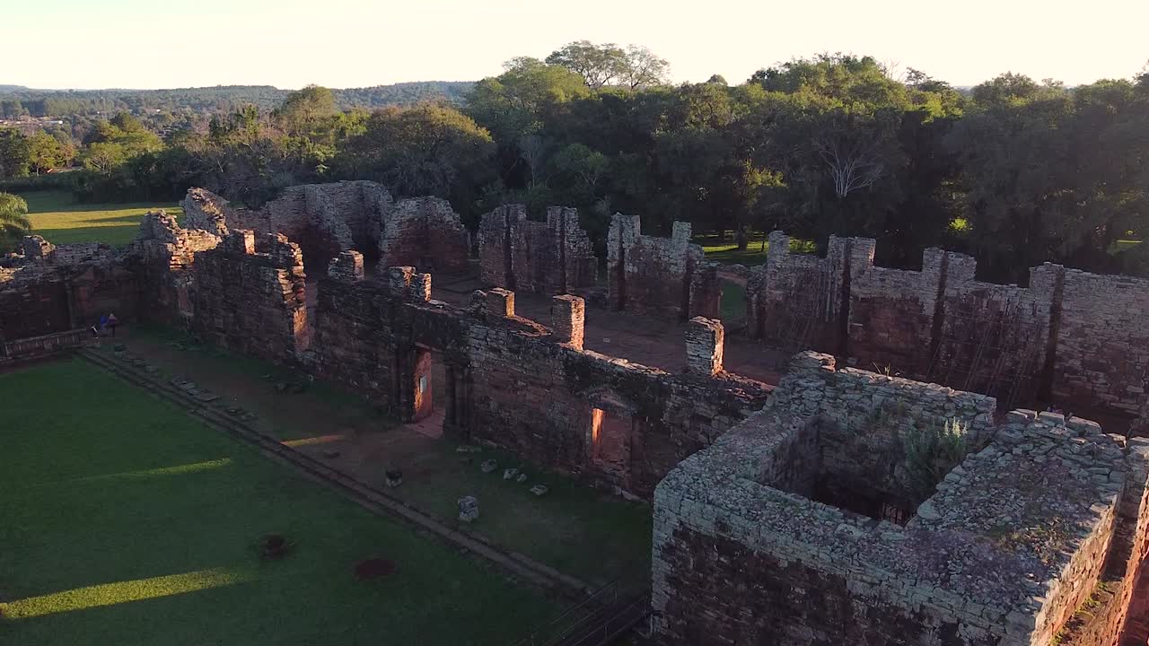 vista aérea de las ruinas históricas de américa del sur, san ignacio, misiones
