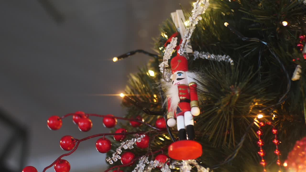 adorno de árbol de navidad con rompehuevos