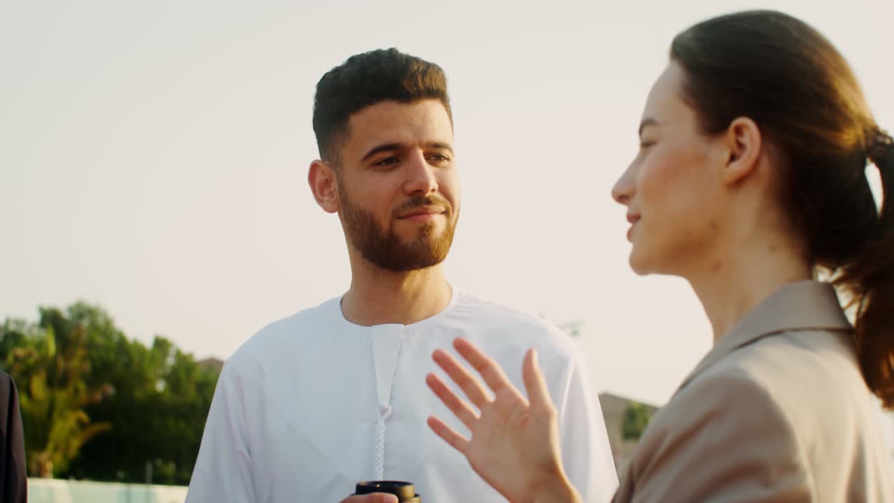 discusión en grupo al aire libre