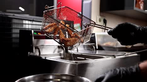 pollo frito en preparación