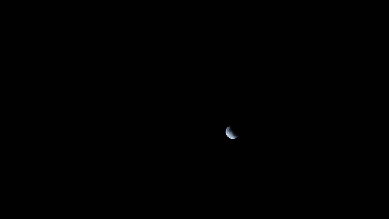 Eclipse parcial da lua em 4K