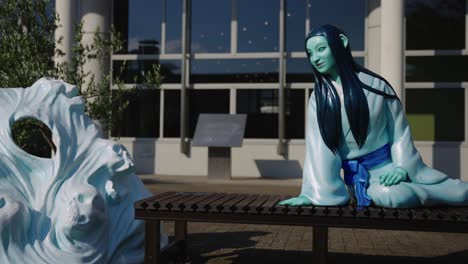 Pan-De-Yuki-Onna-Yokai-A-Sus-Almas-De-Hombres-Capturadas,-Estatua-Del-Folclore-Japonés