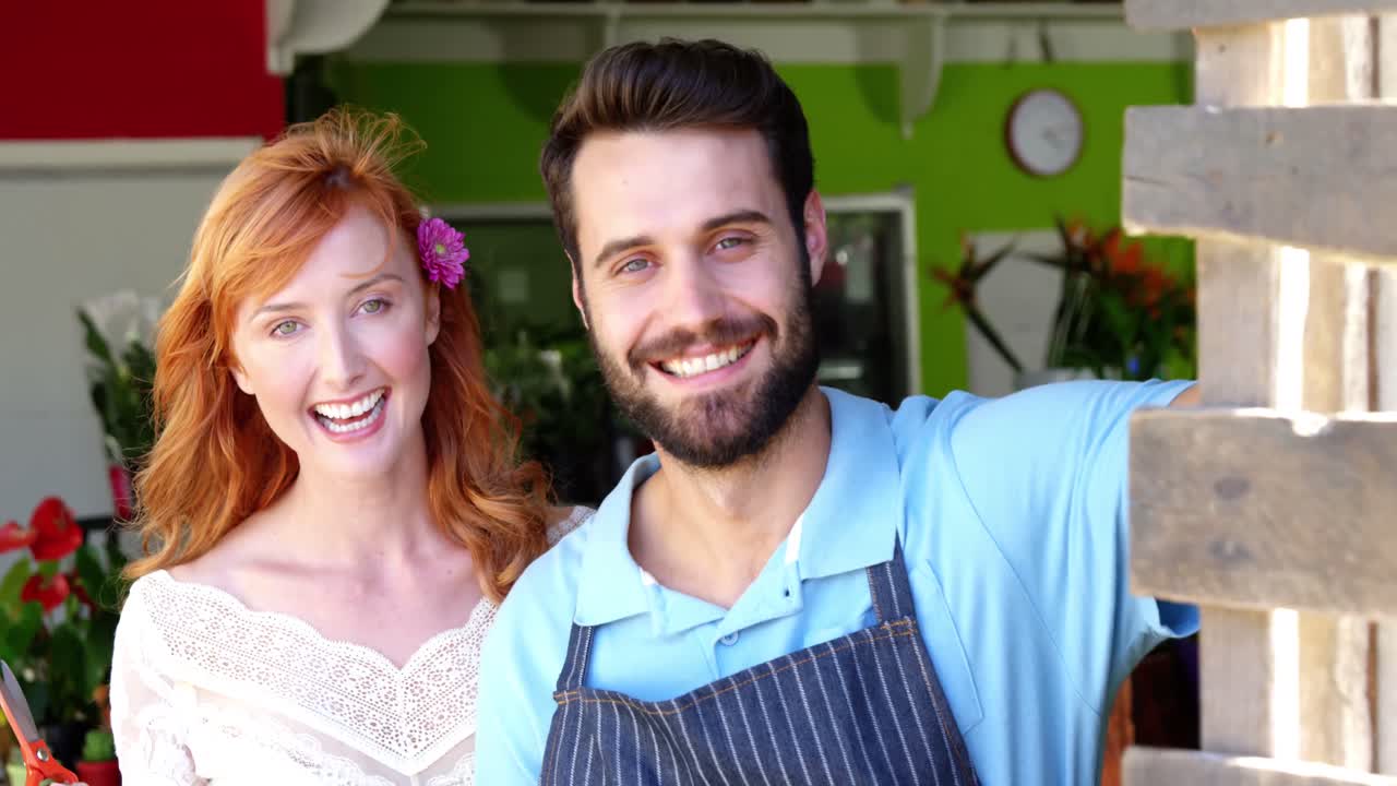 retrato de un florista sonriente