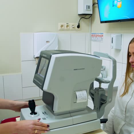 optometrist checking patient eyesight