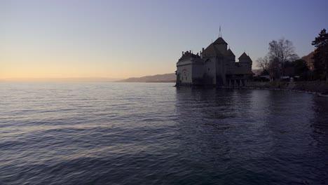 Castillo-De-Chillon,-Lago-De-Ginebra,-Puesta-De-Sol,-Suiza