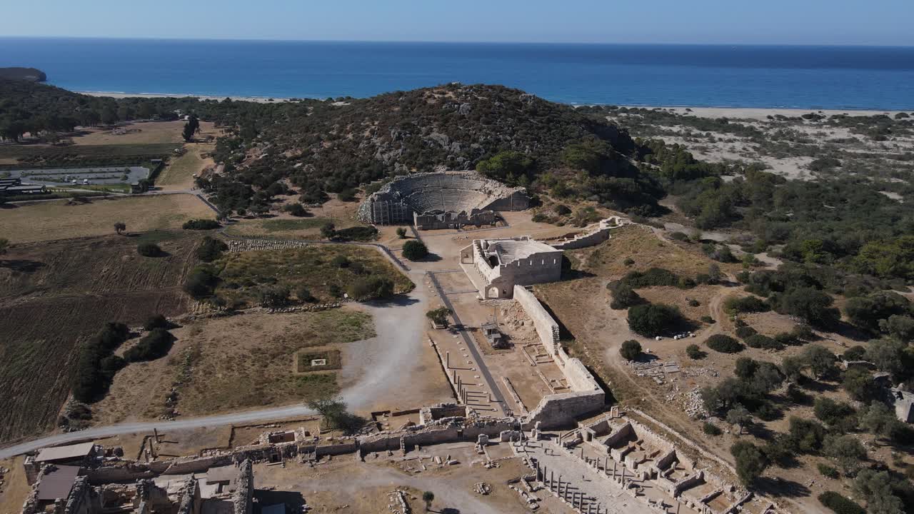 바다로 가는 오래된 도시