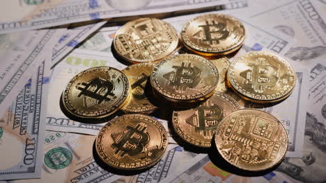 Bergbau-Und-Einnahmen-Auf-Den-Kryptowährungsmünzen-Bitcoin-Vor-Dem-Hintergrund-Der-Amerikanischen-Banknote