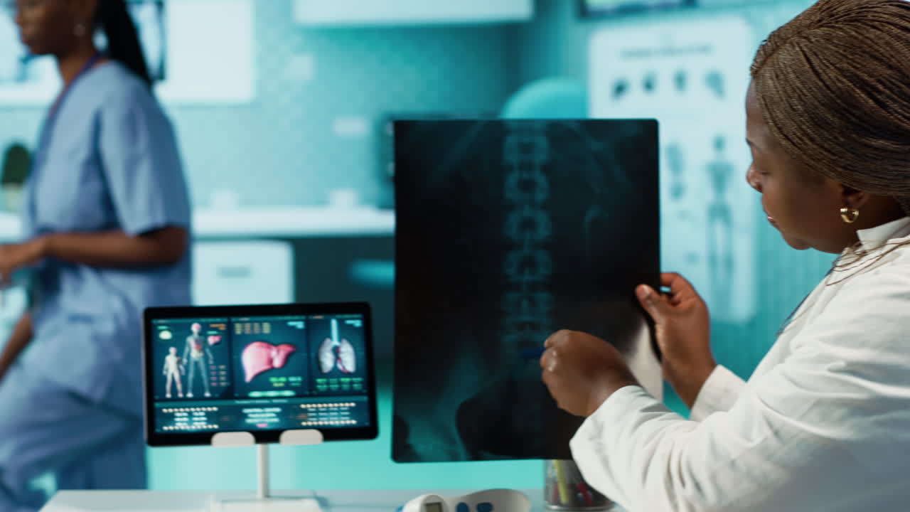 Medical professional explaining the x ray imaging for a diagnosis