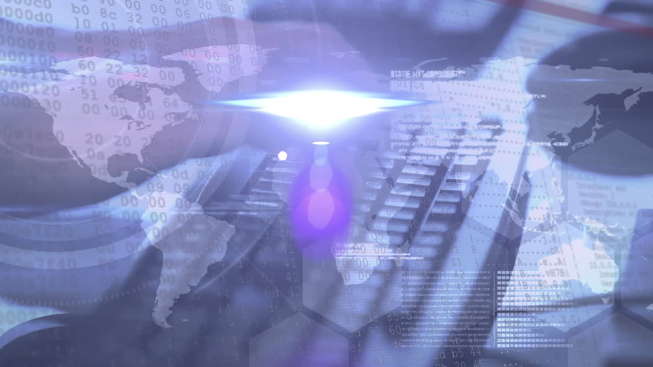 키보드에 입력하는 사람의 클로즈업에 대한 세계 지도 위의 데이터 처리 애니메이션