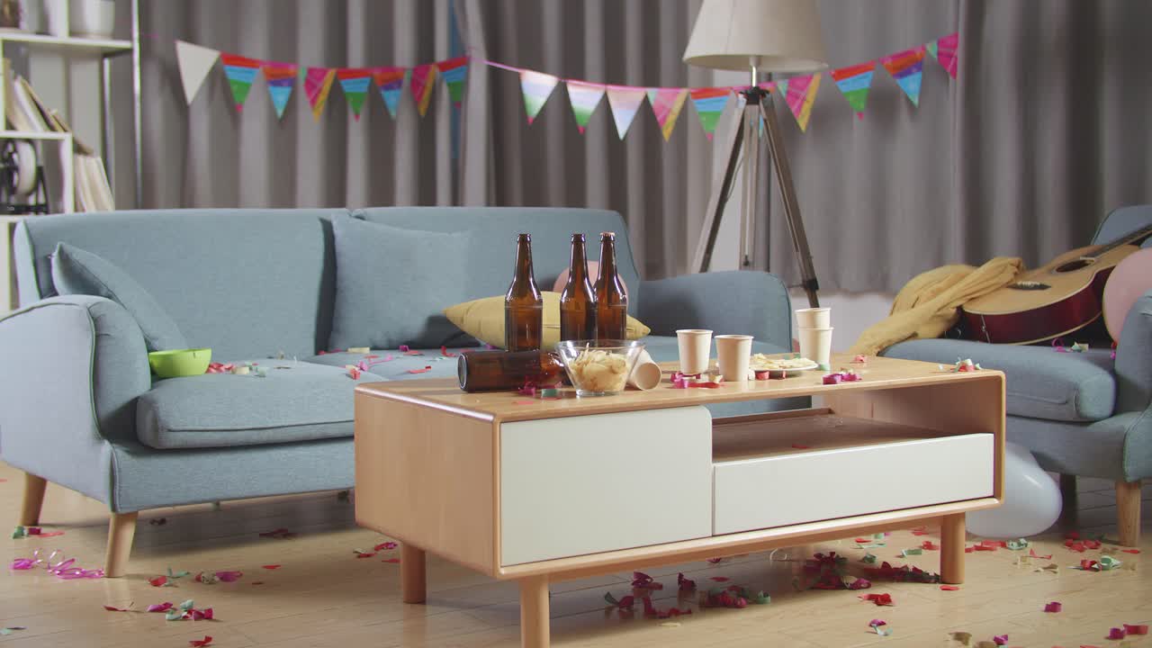 混沌としたパーティー リビングルーム