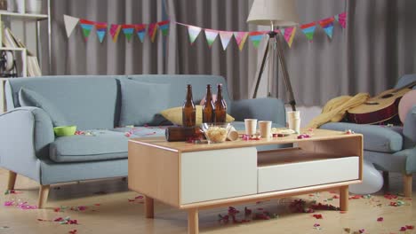 sala de fiesta desordenada