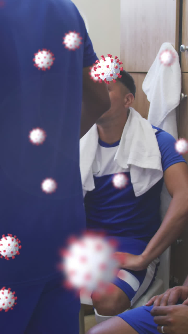 animación de células de virus flotando sobre un grupo diverso de jugadores de fútbol masculino en el vestuario