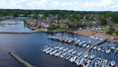 Aerial-over-luxury-homes-real-estate-and-mansions-on-Ross-R-Barnett-Reservoir-near-Old-Trace-Park-Jackson-Mississippi