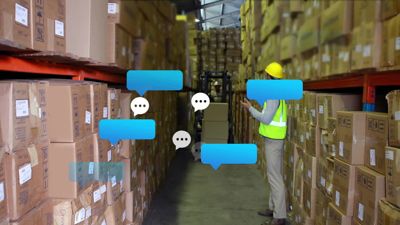 Gestione dell'inventario, operaio di magazzino che utilizza un'animazione a fumetto di chat per la comunicazione.