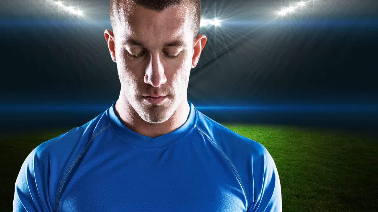 경기장 위에 공을 들고 있는 백인 남성 럭비 선수의 애니메이션