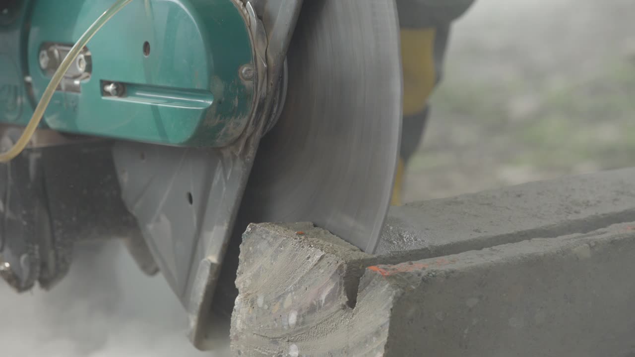 다양한 재난 상황에서 전기 콘크리트  기계.