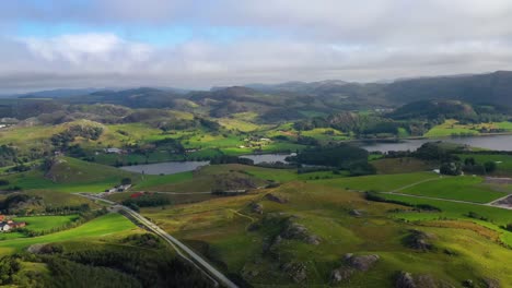 Imágenes-Aéreas-Hermosa-Naturaleza-Noruega.