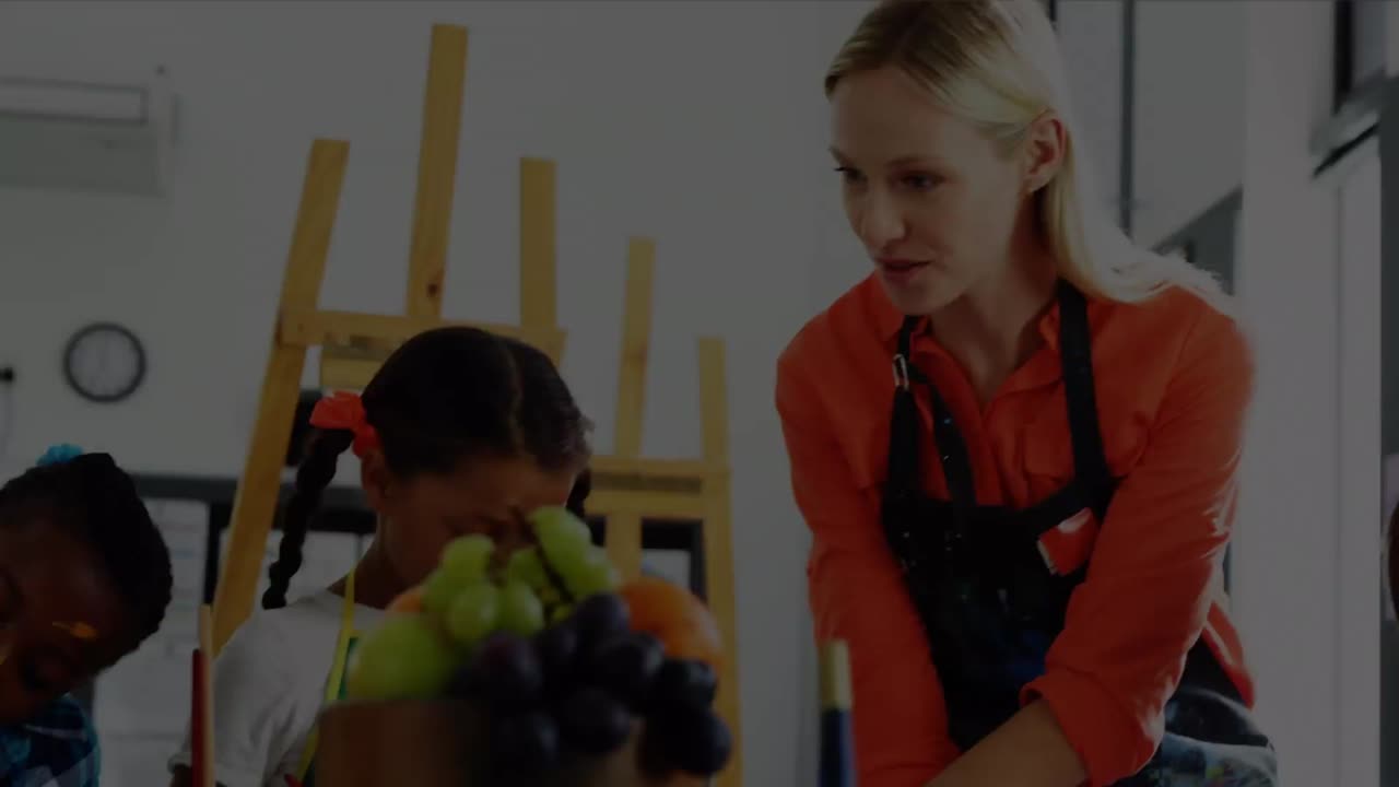 анимация падающих огней над кавказским учителем с разнообразными учениками в классе