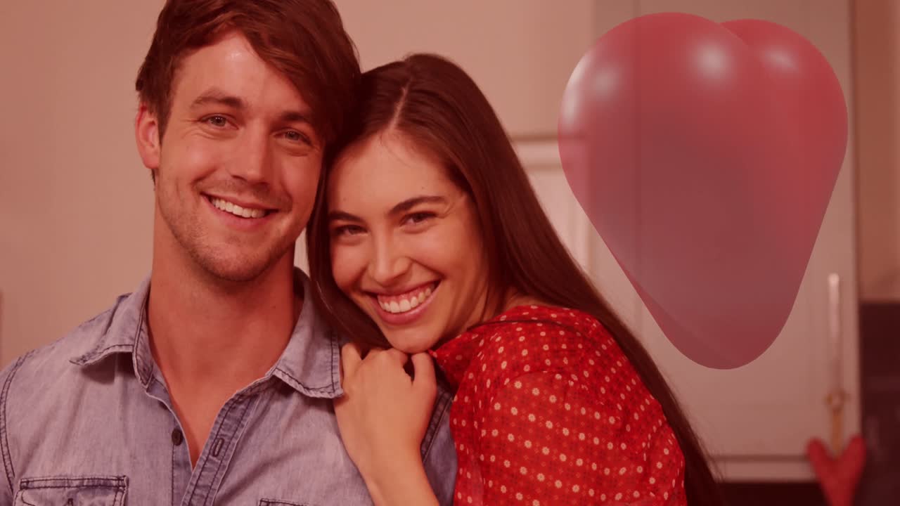 Animação de coração vermelho sobre casal apaixonado sorrindo