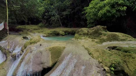 las aguas azules serenas de jamaica