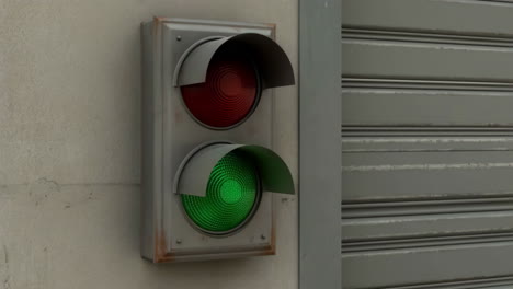 traffic light changing signals: red, off, green