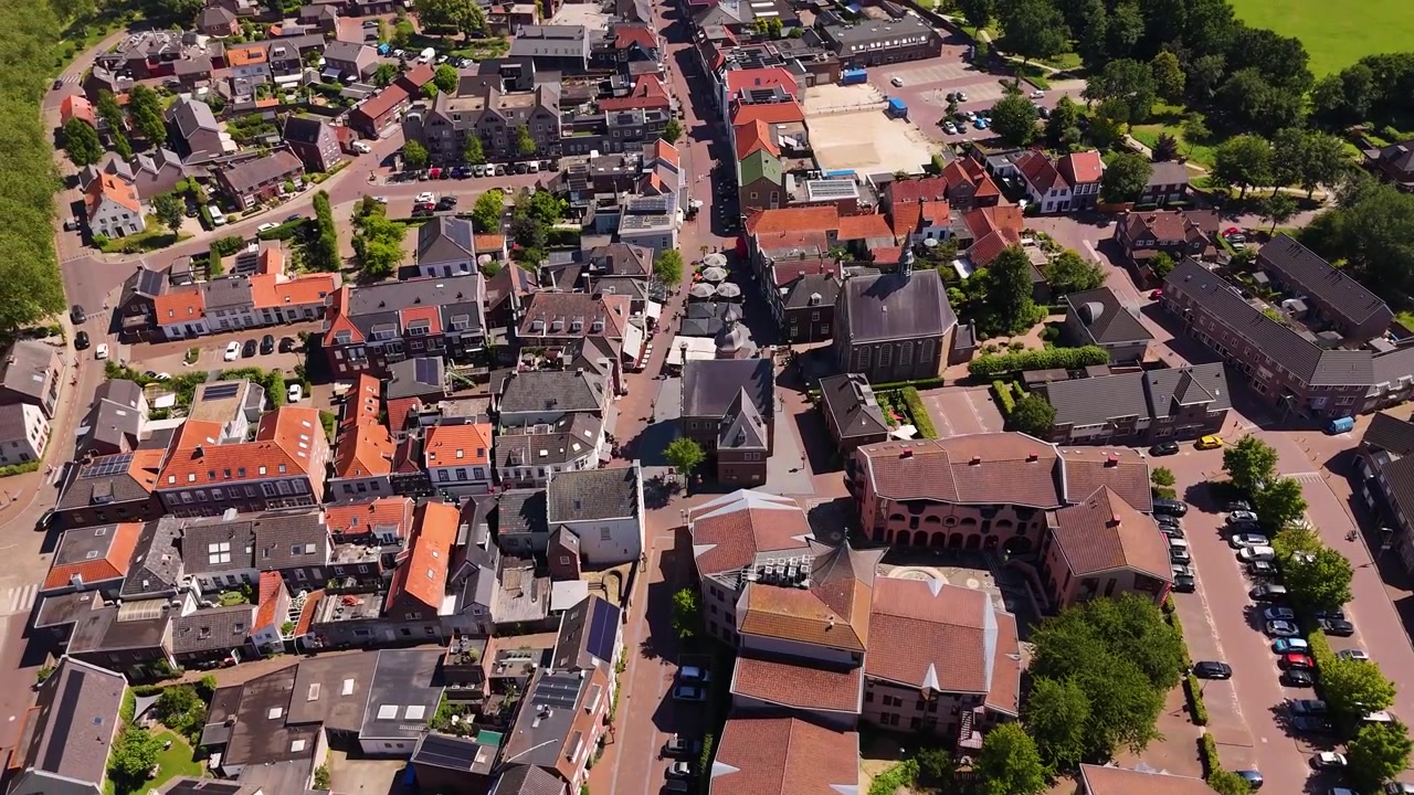 Luftaufnahme eines charmanten niederländischen Stadtzentrums