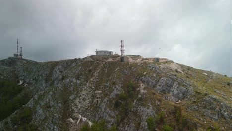 Orbit-shot-of-Scenic-view-from-Mountain-viewpoint-park-Lovcen,-Montenegro