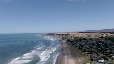 hiperlapso aéreo de la costa del océano de nueva zelanda - cielo - movimiento de sombras