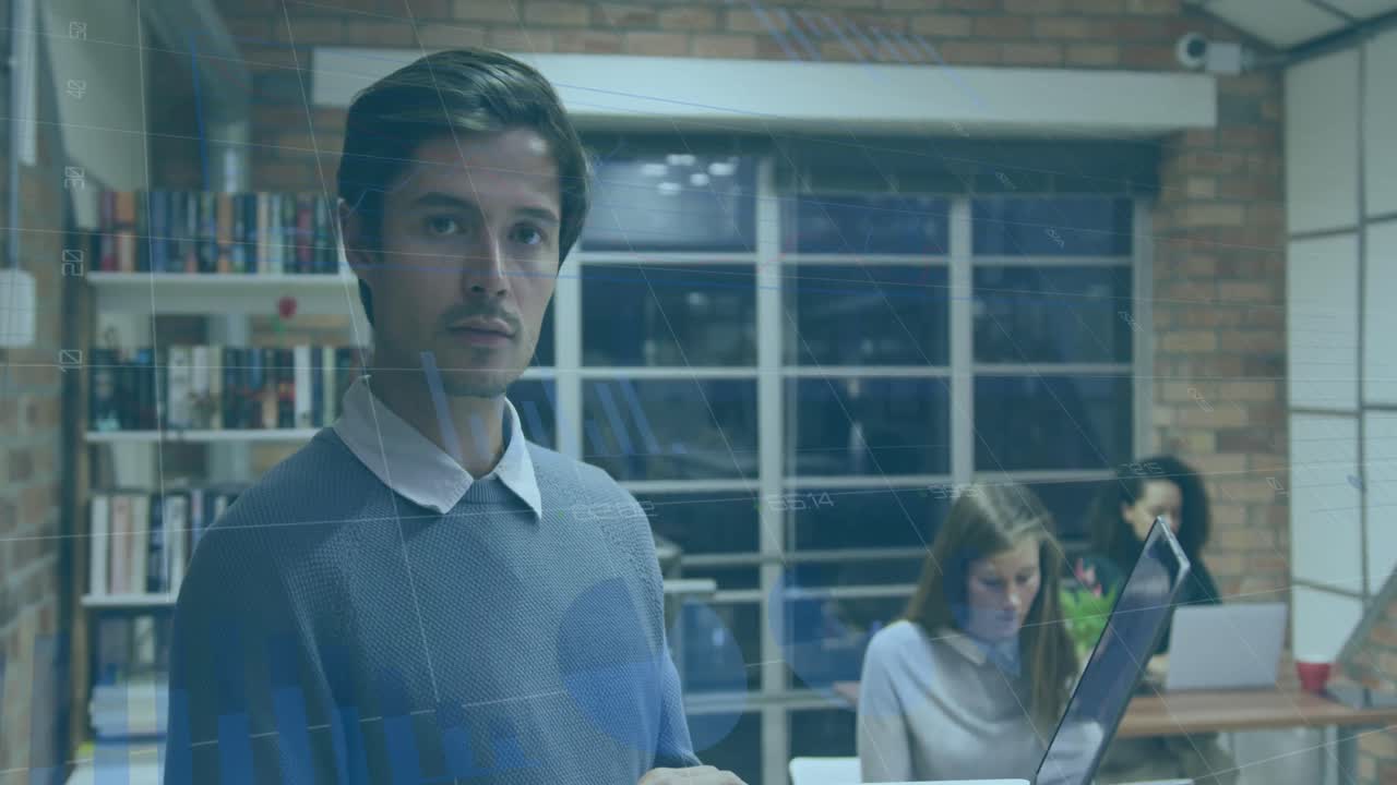 사무실에서 다양한 비즈니스 사람들에 대한 데이터 처리의 애니메이션