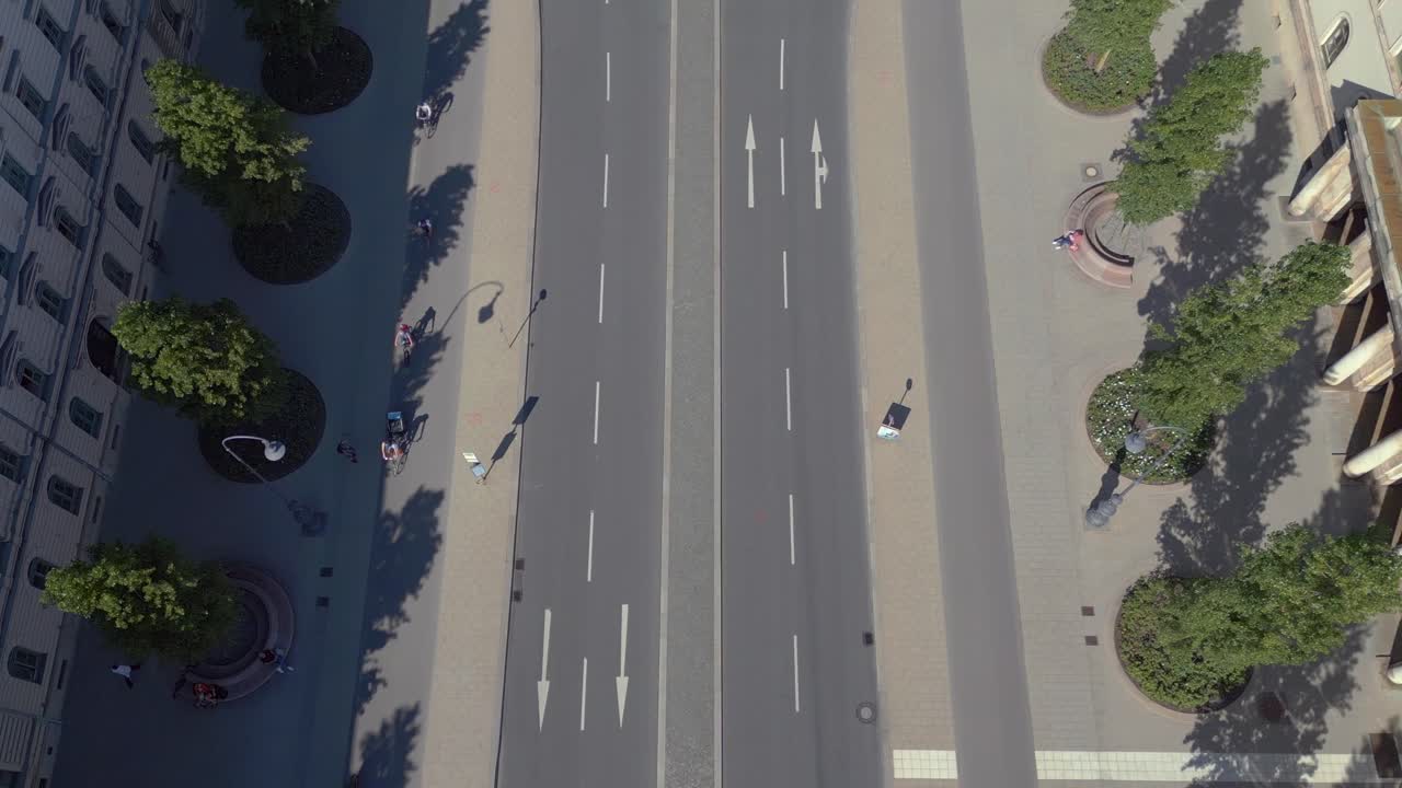 놀라운 상공 뷰 비행 빅토리 게이트 시티 타운 ?? 헨 독일 바이에른, 여름  ⁇ 은 파란 하늘 23일