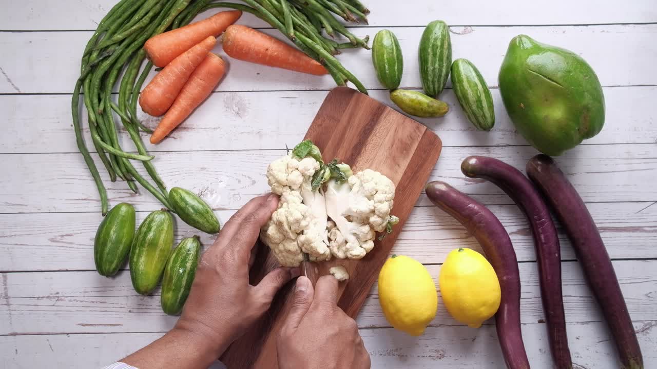 preparación de una variedad de verduras frescas