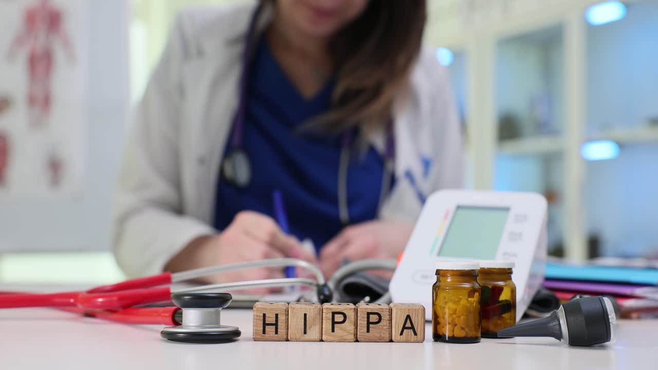 Blocchi di legno HIPPA con medico e attrezzature mediche