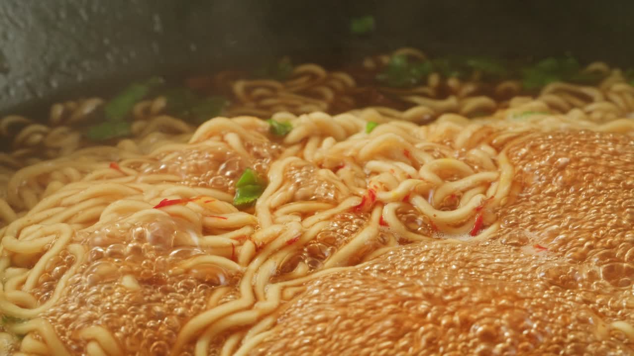 Instant Noodles Cooking