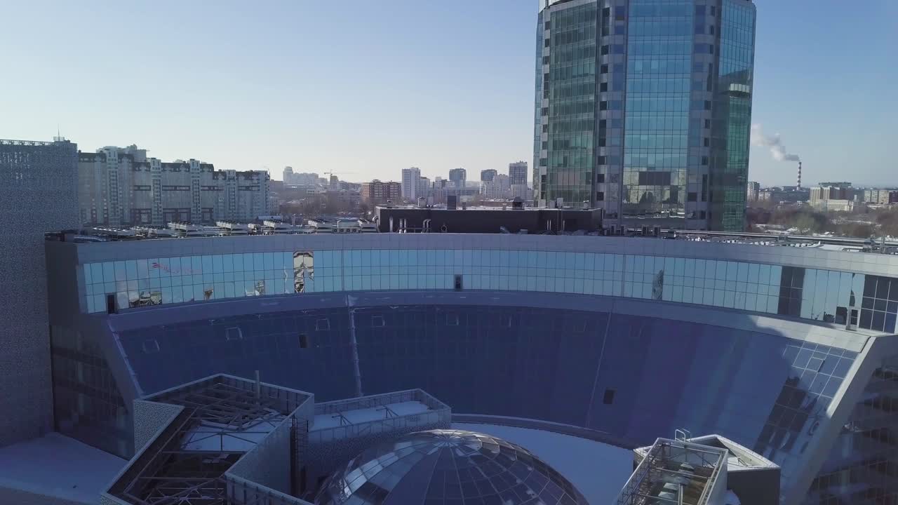 воздушный вид современного строительства зданий в городе