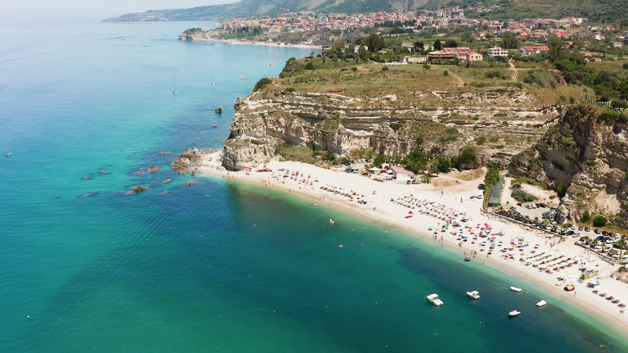 바다 근처의 여름 해안