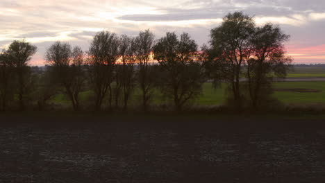 Ländliches-Landwirtschaftsgebiet,-Während-Des-Sonnenuntergangs,-Südwestlich-Der-Niederlande