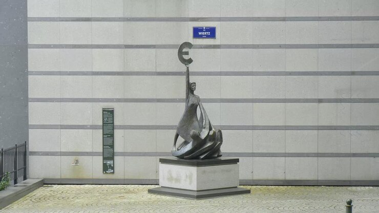 Statue de l'Europe en bronze à Bruxelles