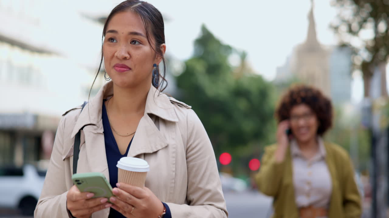 ⁇ 드폰, 비즈니스 여인, 그리고 도시에서 커피