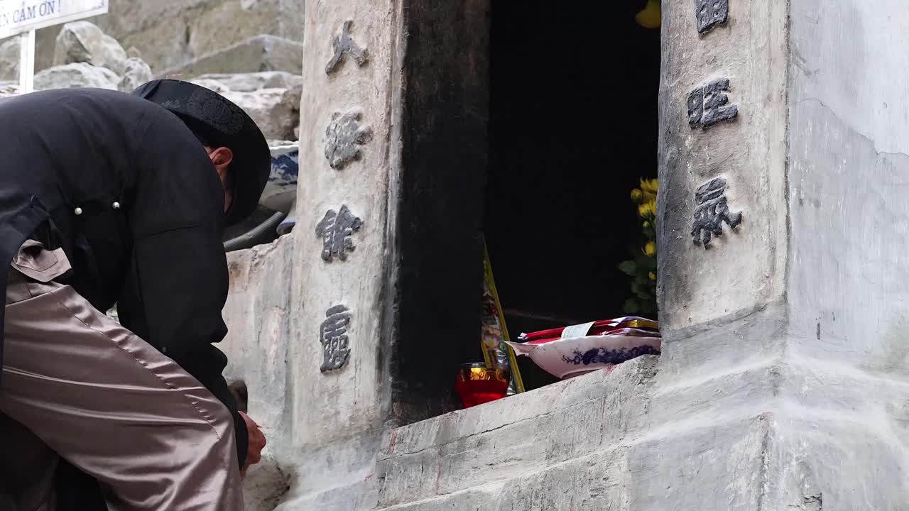 성당 에서 경의를 표하는 것