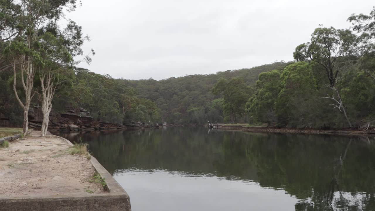 laguna en el parque nacional real sydney australia