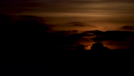 Puesta-De-Sol-En-La-Ciudad-De-Cascais-Con-Silueta-De-Edificio,-Lapso-De-Tiempo