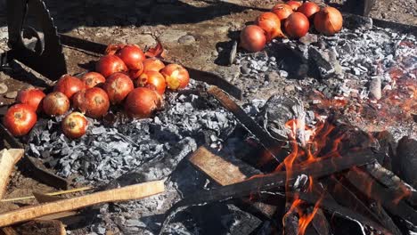 El-Acompañamiento-Perfecto-Para-El-Asado:-Asa-Cebollas-Enteras-Para-Complementar-Tus-Cortes-De-Carne-Argentina-Favoritos