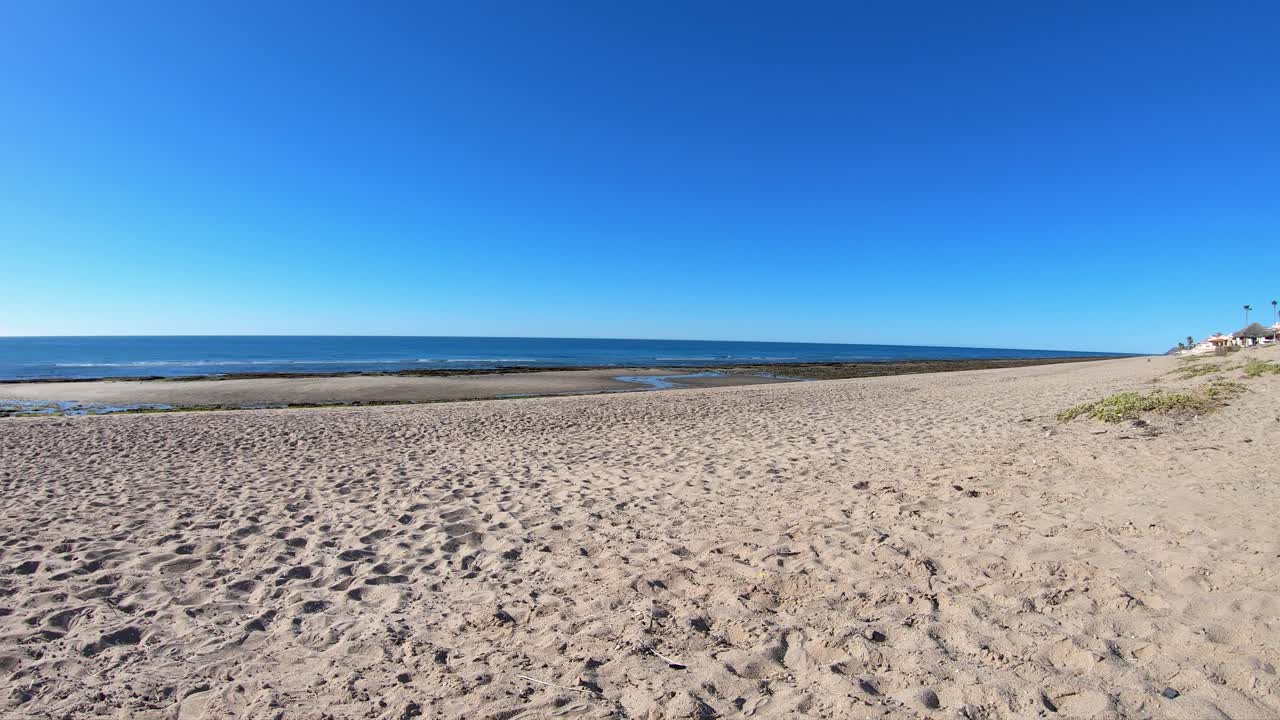 라스 초차스, 푸에르토 페냐스코, 캘리포니아 만, 멕시코에서 모래 해변과 파도의 시간 경과