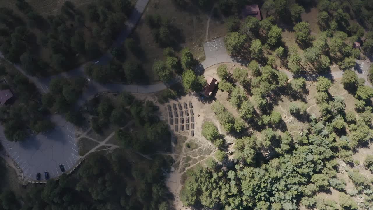 drone volando sobre el parque en boulder colorado