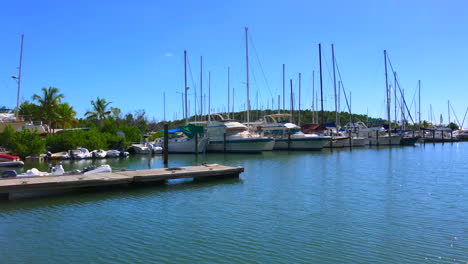 Barcos-En-El-Puerto-De-St.-Tomas