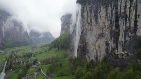 Staubbach-Waterfall-on-Breathtaking-Mountain-Cliff-in-Lauterbrunnen,-Switzerland---Aerial-Drone-Approach