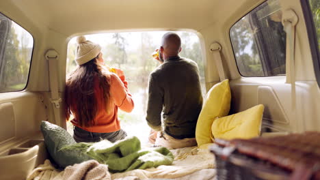 Road-trip,-beer-and-couple-cheers-in-car