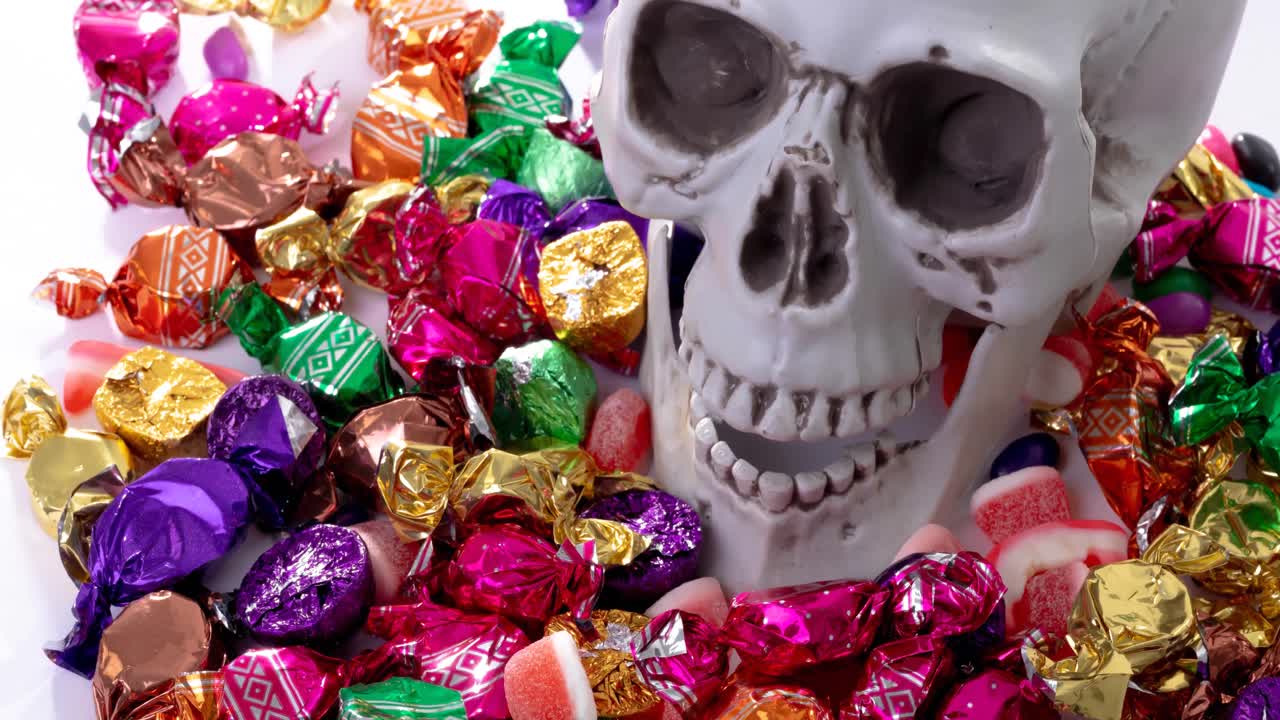 анимация сладостей на белом фоне