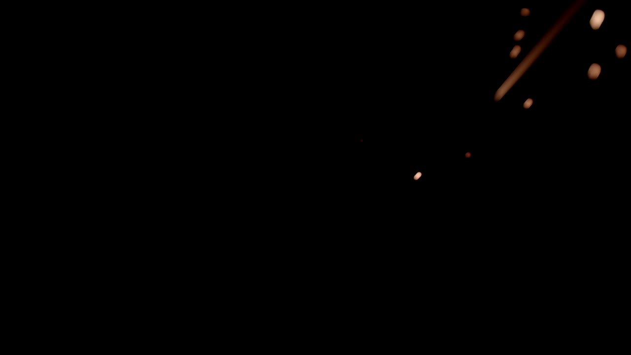 chispas amarillas brillantes sobre un fondo negro