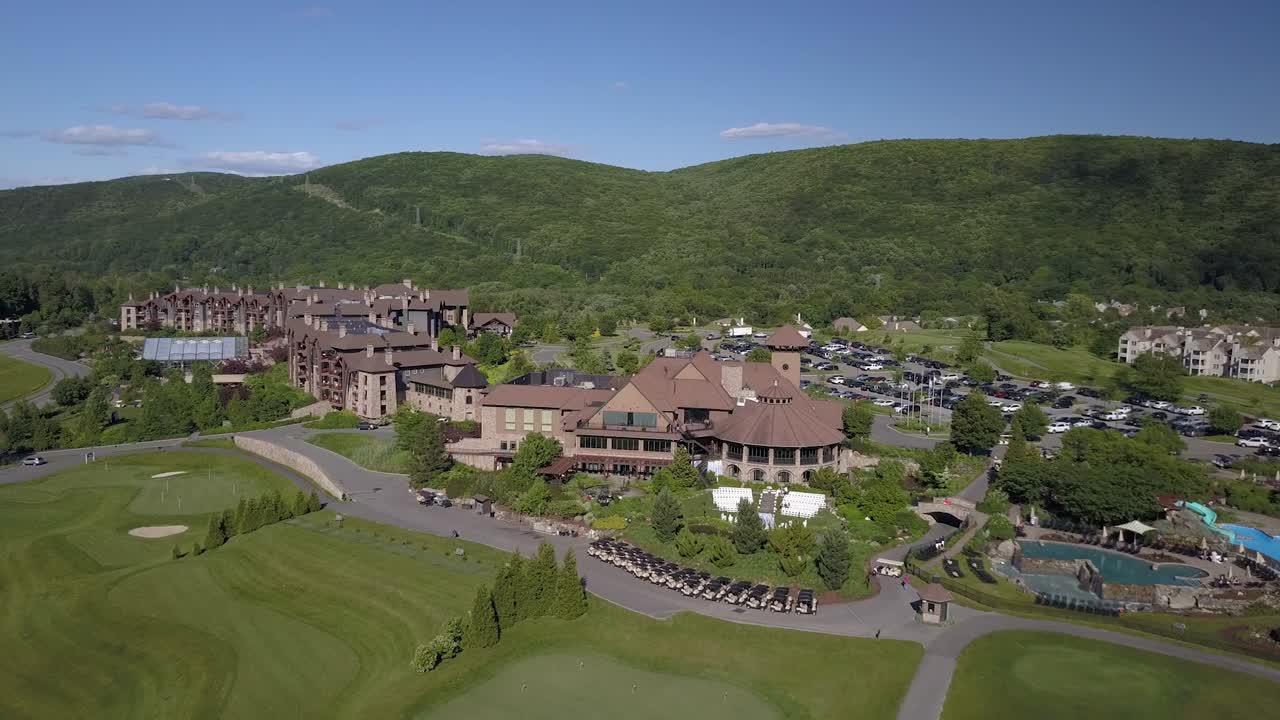 멋진 리조트 드론 영상 - 뉴저지 주 함부르크의 크리스탈 스프링스 리조트